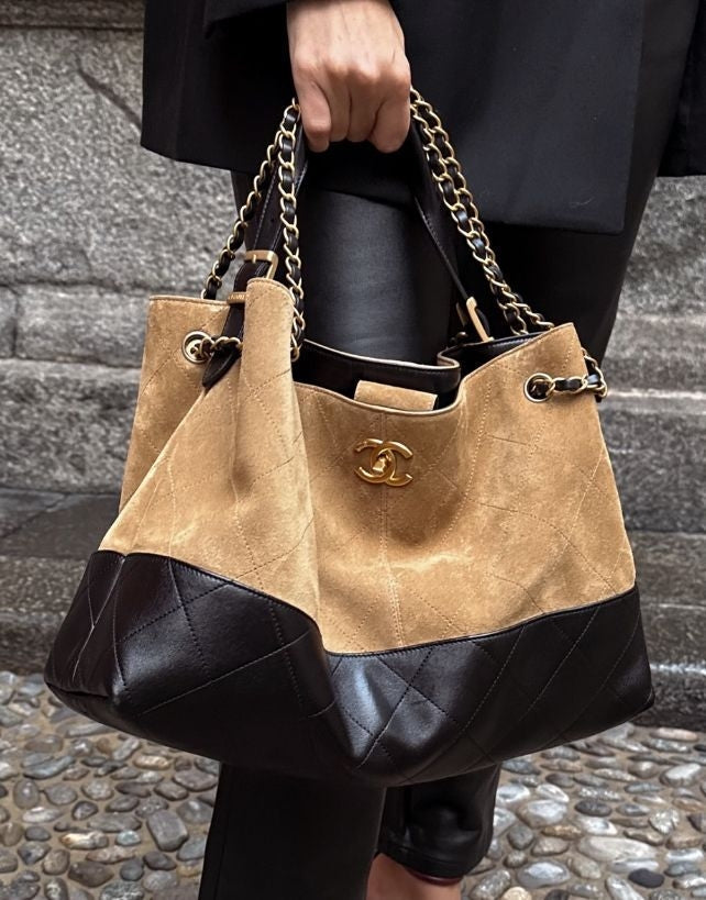 Chanel 25a Tote Bag