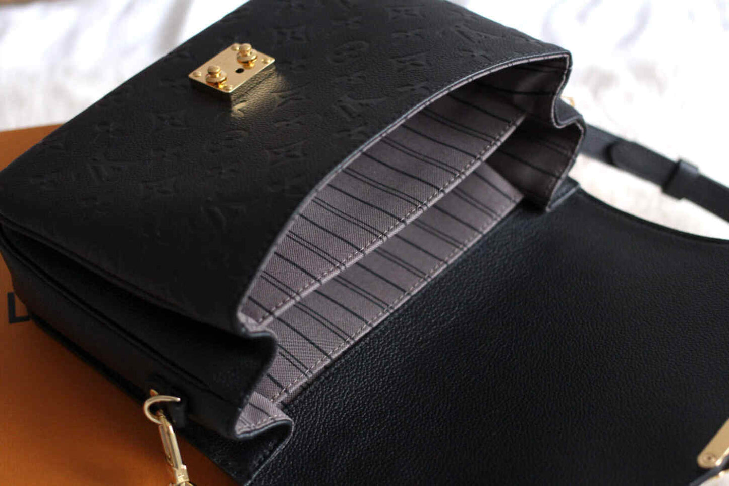 Louis Vuitton Pochette Metis Bag